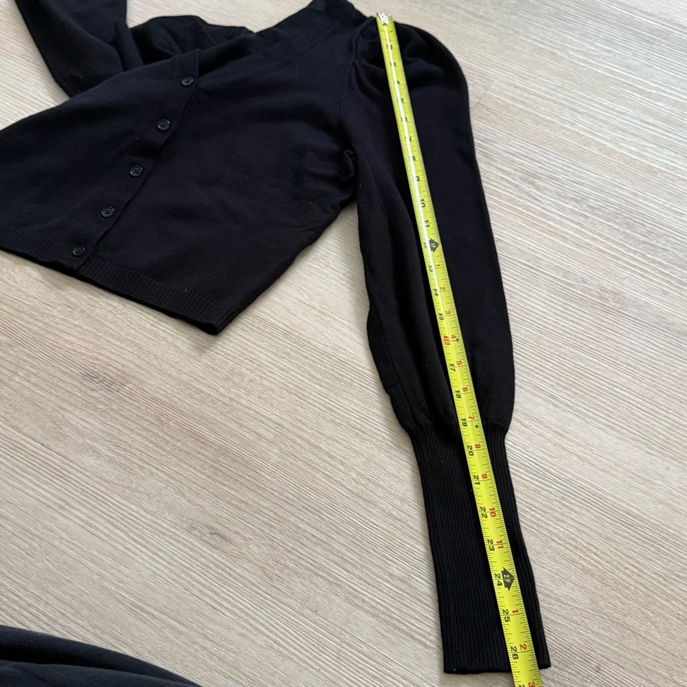 Lea & Viola Black Cropped V-Neck Cardigan with Lantern Sleeves - Picture 6 of 8